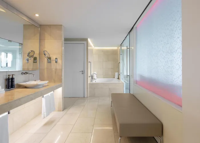 מלון The Morrison Dublin, Curio Collection By Hilton דבלין
