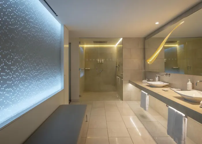 The Morrison Dublin, Curio Collection By Hilton מלון 5*